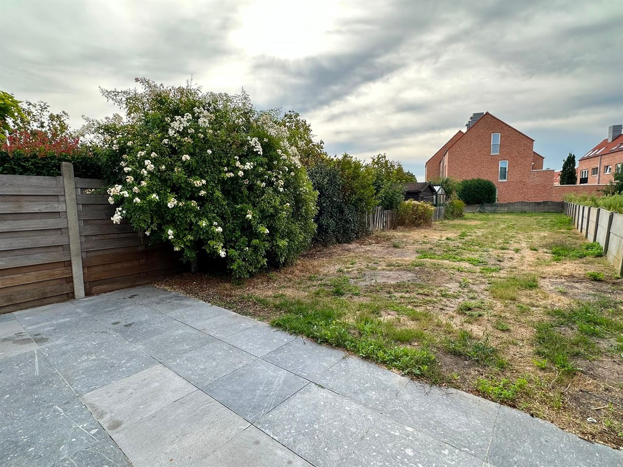 GLV appartement met 2 slpks, tuin en zij-ingang.