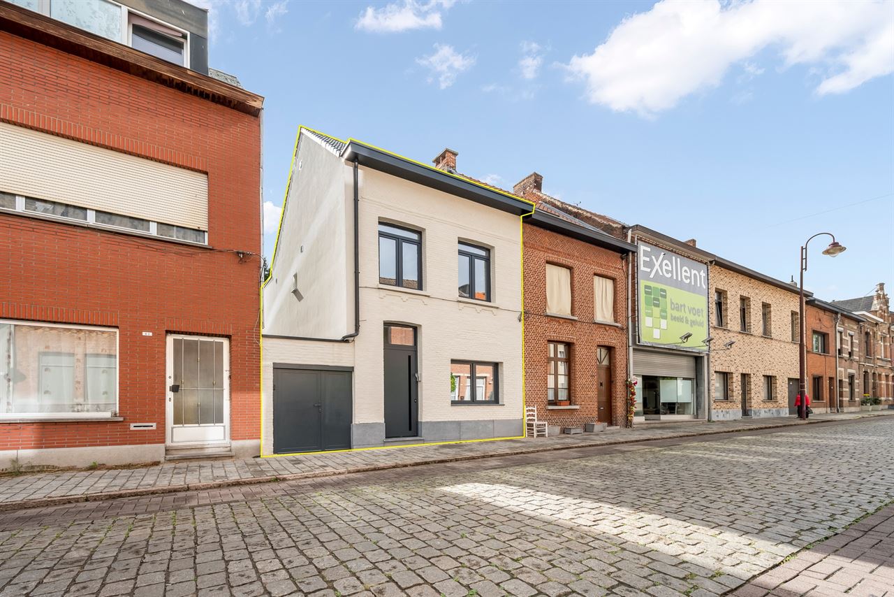 Gerenoveerde woning met 3 slpks en zij-ingang