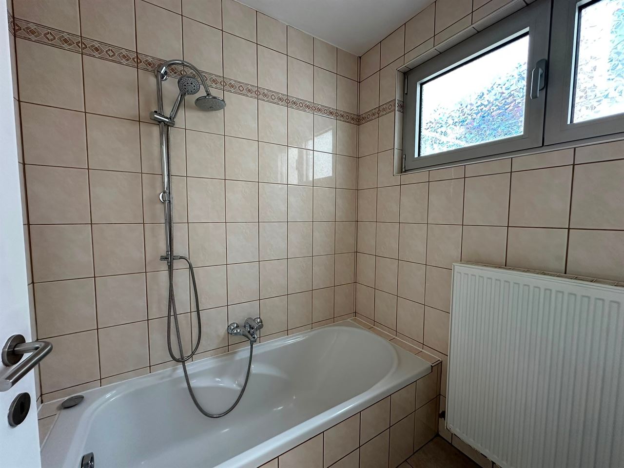 GLV appartement met 2 slpks, tuin en zij-ingang.