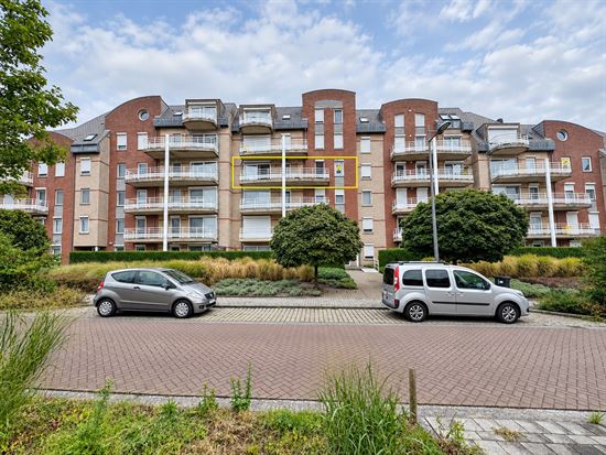 Ruim 2-slaapkamerappartement met terras en autostaanplaats