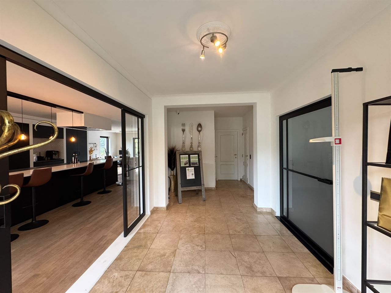 PRAKTIJK- OF KANTOORRUIMTE ca. 291 m²