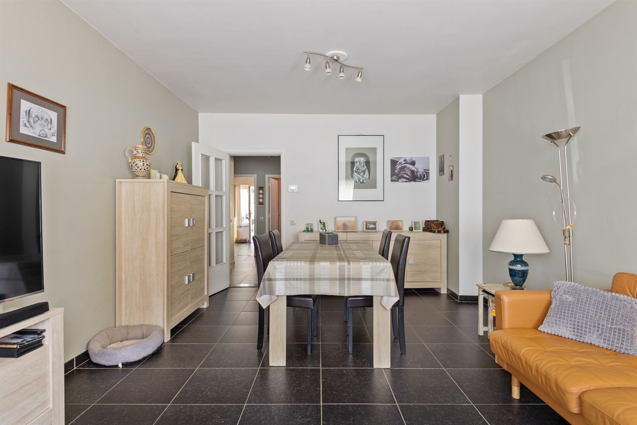 Gelijkvloers éénslaapkamerappartement met koer in een kleinschalig gebouw