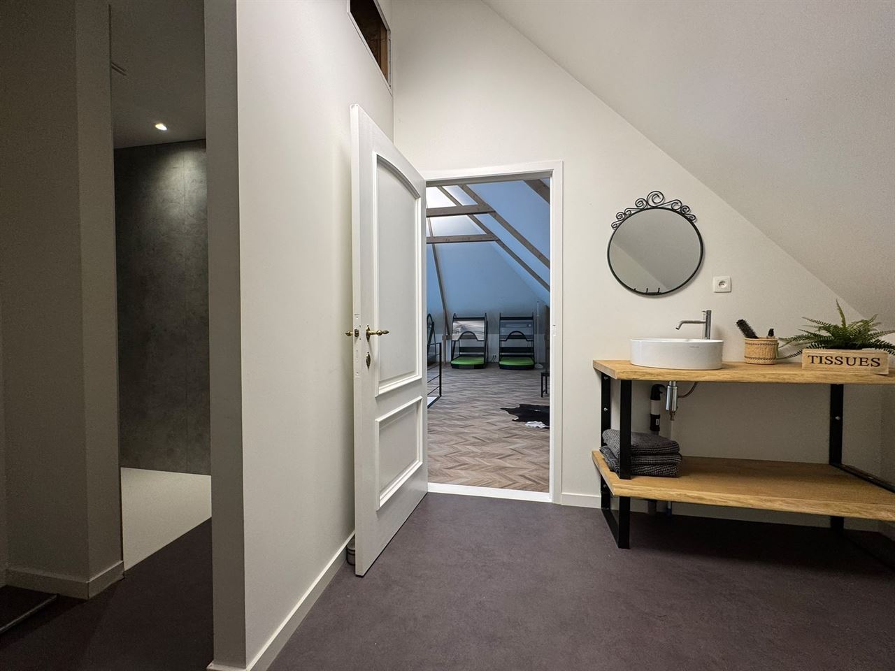 PRAKTIJK- OF KANTOORRUIMTE ca. 291 m²