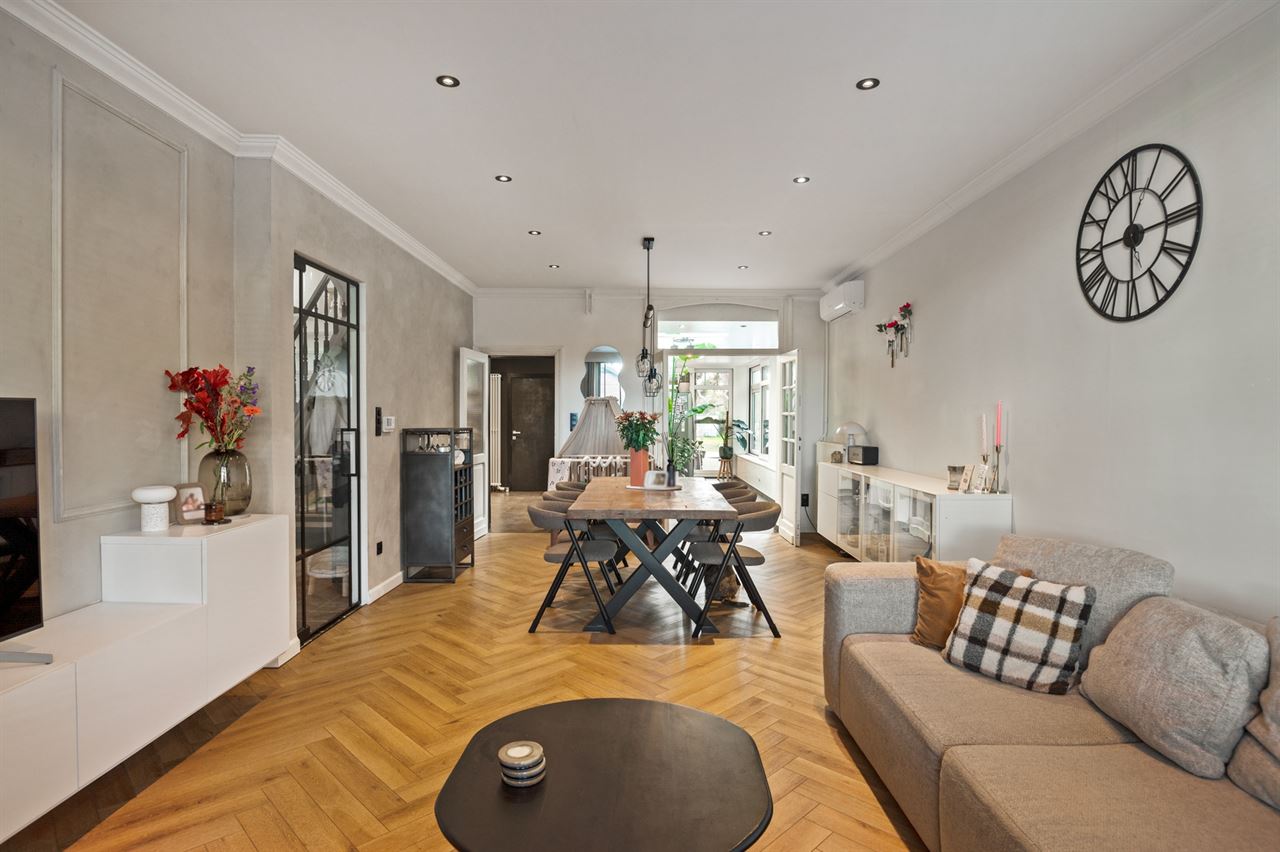 Karaktervolle woning met zij-ingang, 3 slaapkamers, zonnige tuin en EPC B