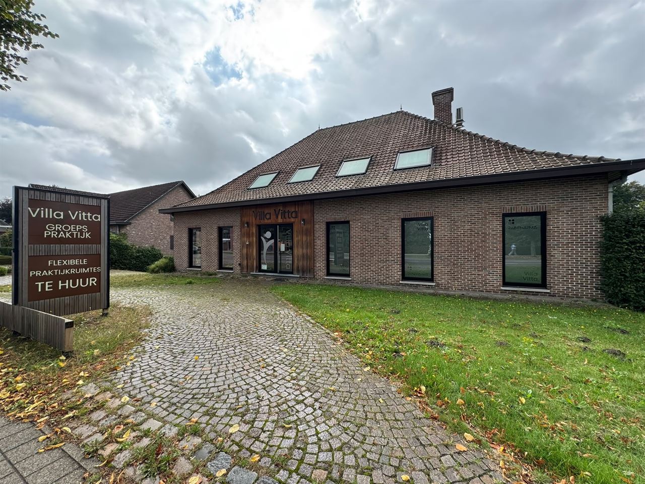 PRAKTIJK- OF KANTOORRUIMTE ca. 291 m²