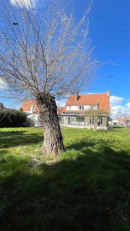 Villa met potentieel te Lissewege. te koop te LISSEWEGE (8380)