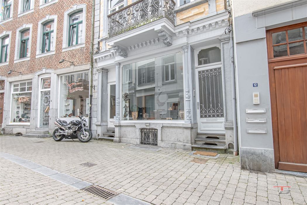 Bel immeuble 1 commerce + 3 apparts dans l'hypercentre