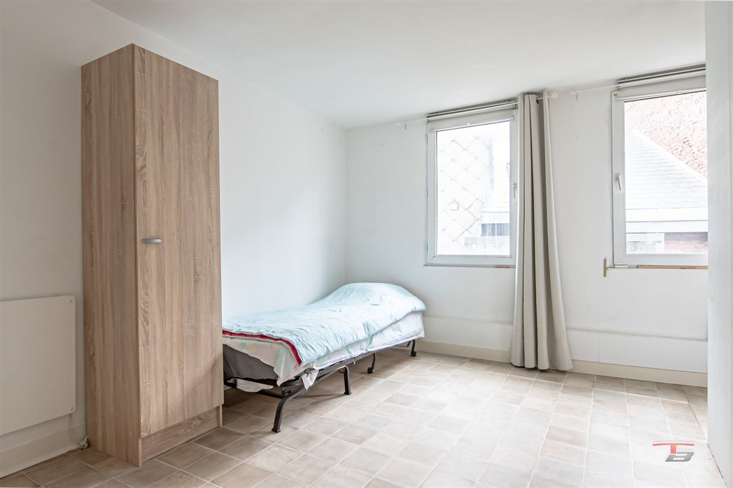 Bel immeuble 1 commerce + 3 apparts dans l'hypercentre