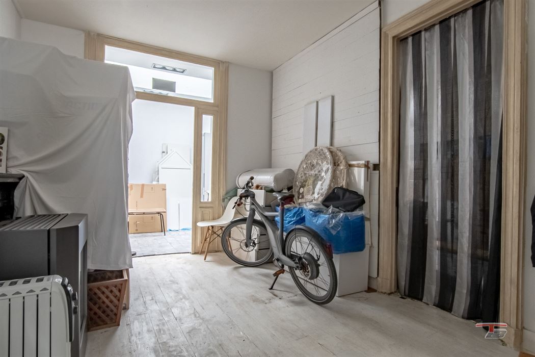 Bel immeuble 1 commerce + 3 apparts dans l'hypercentre