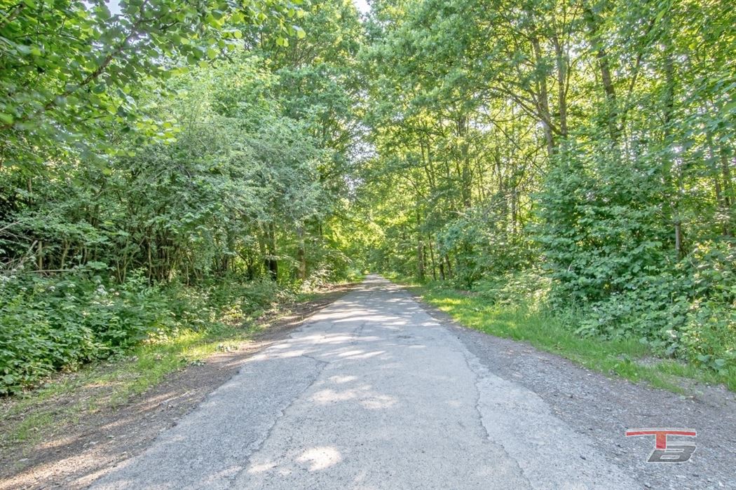 Terrain libre de constructeur avec permis pour 2 maisons