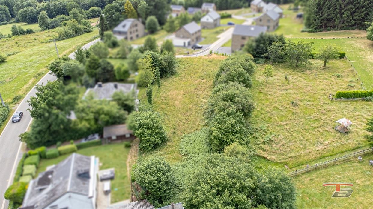 Terrain de 1.748m² libre de construct. avec permis