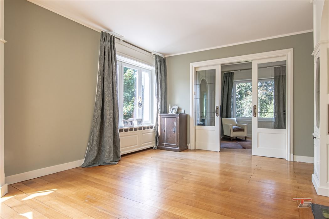 Idéal pour restaurant + 4 appartements (ou Airbnb)