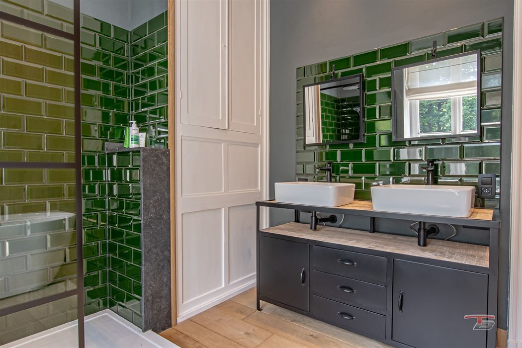 Idéal pour restaurant + 4 appartements (ou Airbnb)