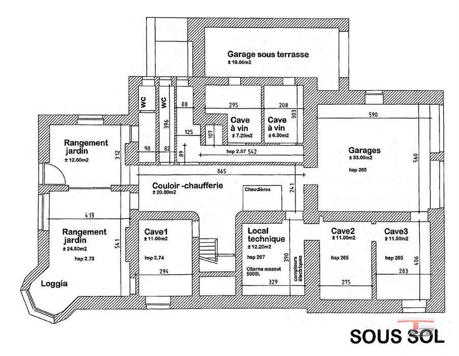 Spacieux immeuble de bureaux avec 2 appartements