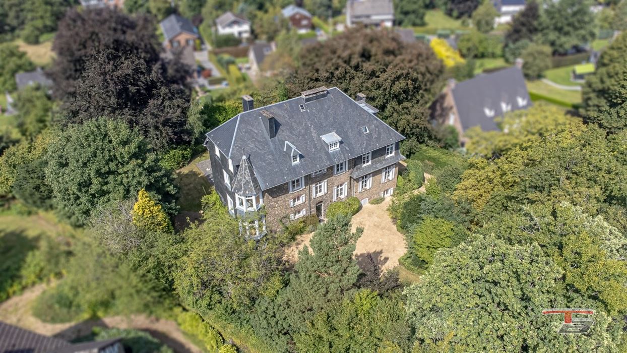 Idéal pour restaurant + 4 appartements (ou Airbnb)