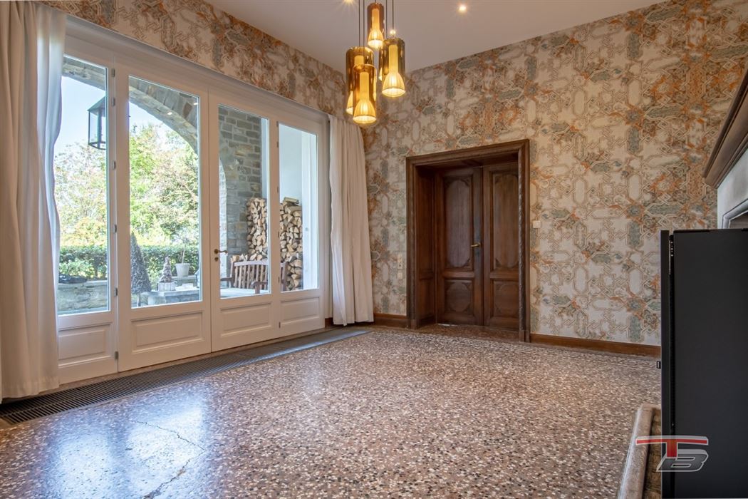 Idéal pour restaurant + 4 appartements (ou Airbnb)
