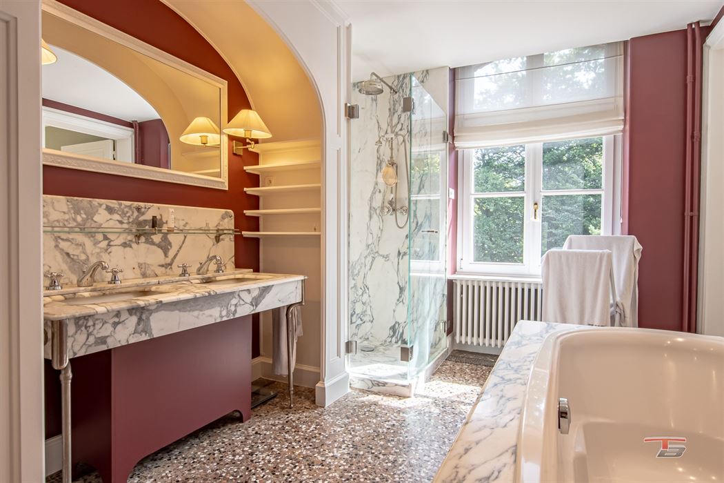 Idéal pour restaurant + 4 appartements (ou Airbnb)