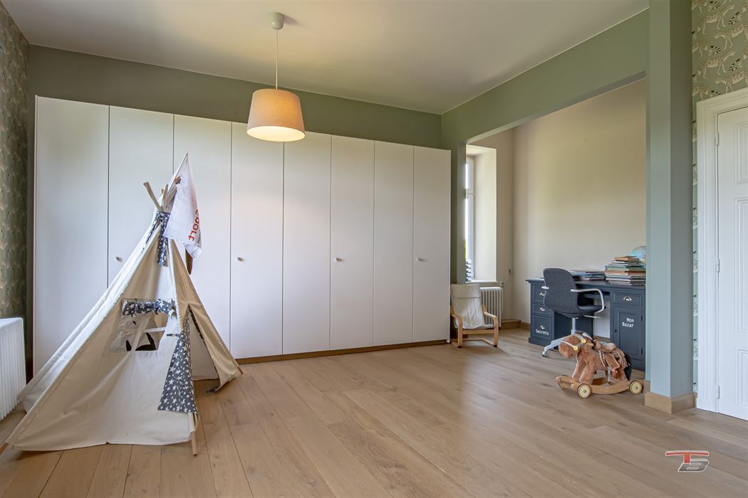 Idéal pour restaurant + 4 appartements (ou Airbnb)