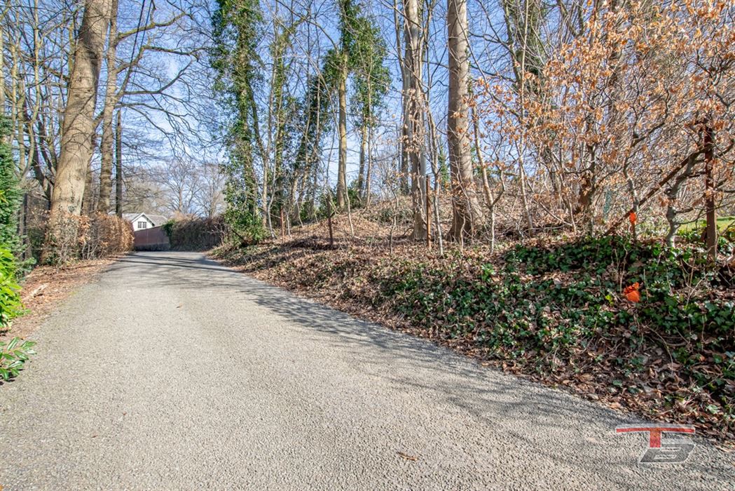 Parcelle libre de constructeur au calme et à 1km du centre