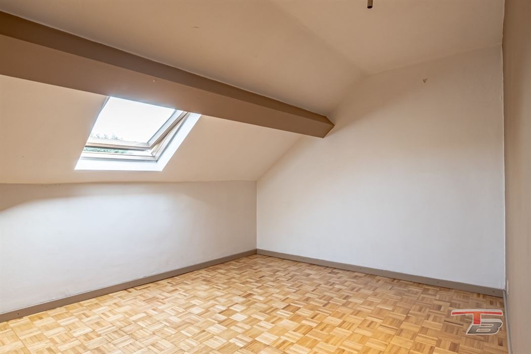 Maison de caractère 5 chambres du début XXe avec spacieuse cour