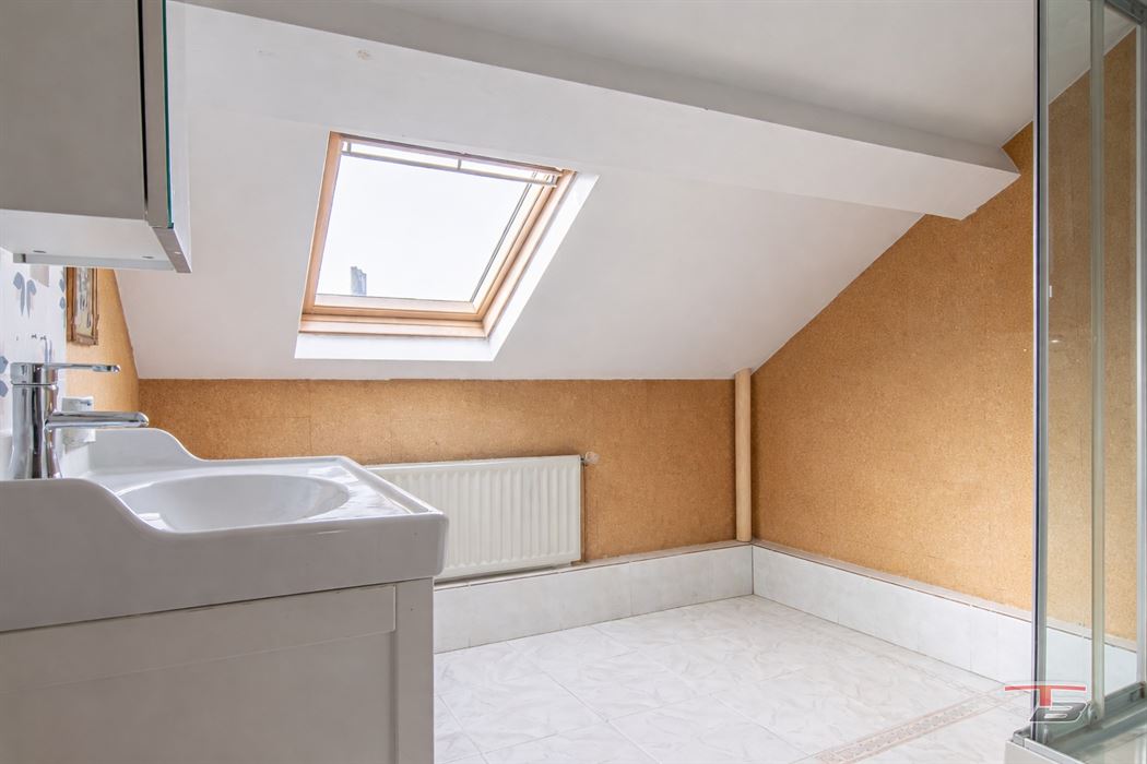 Maison de caractère 5 chambres du début XXe avec spacieuse cour