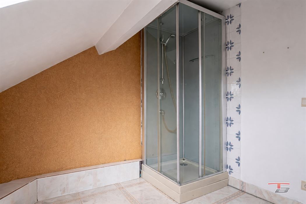 Maison de caractère 5 chambres du début XXe avec spacieuse cour
