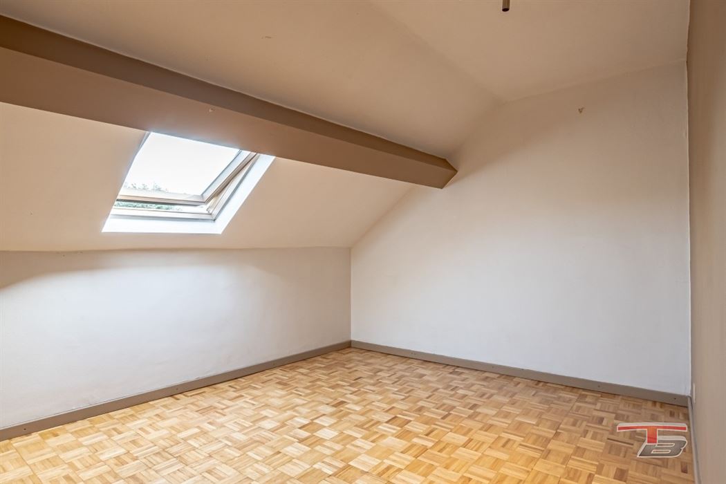 Maison de caractère 5 chambres du début XXe avec spacieuse cour
