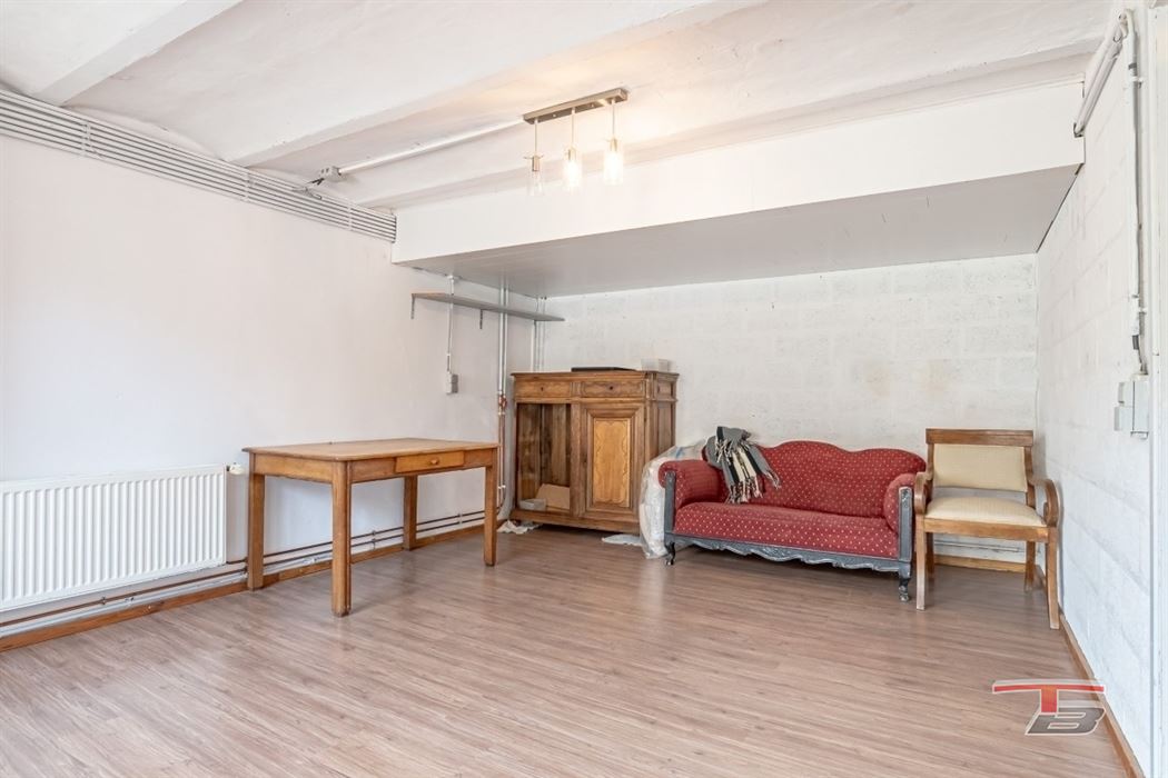 Maison de caractère 5 chambres du début XXe avec spacieuse cour