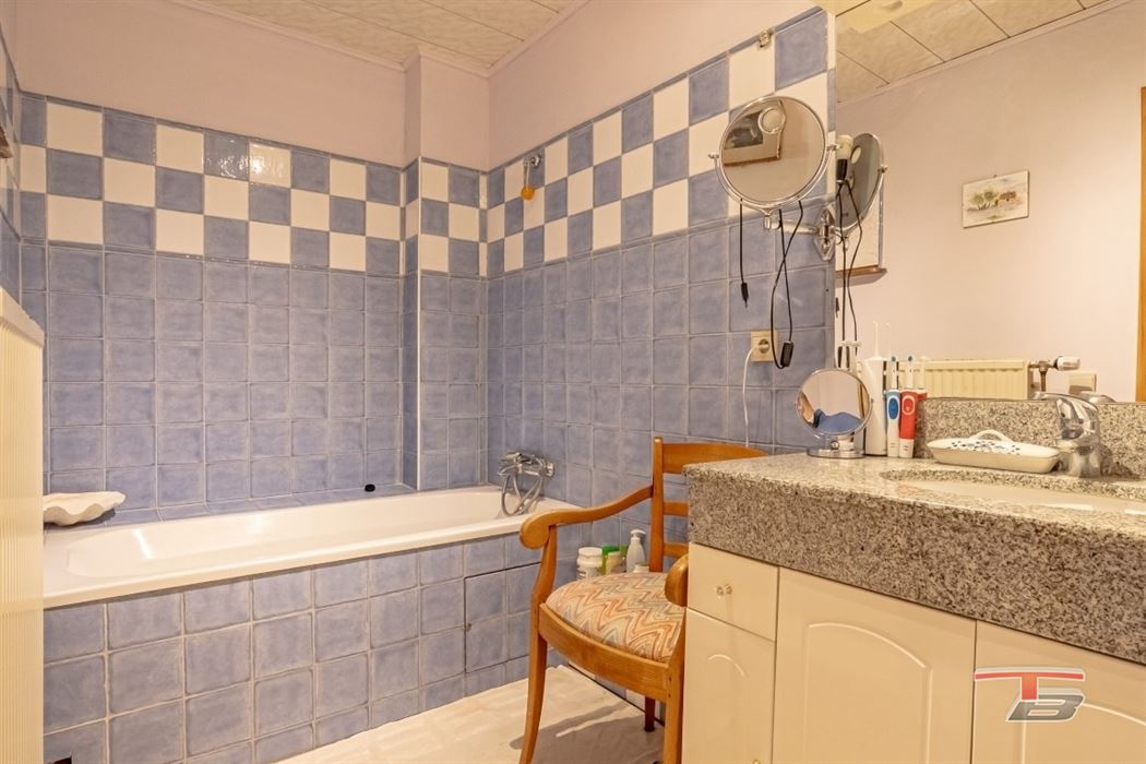 Maison de caractère 5 chambres du début XXe avec spacieuse cour