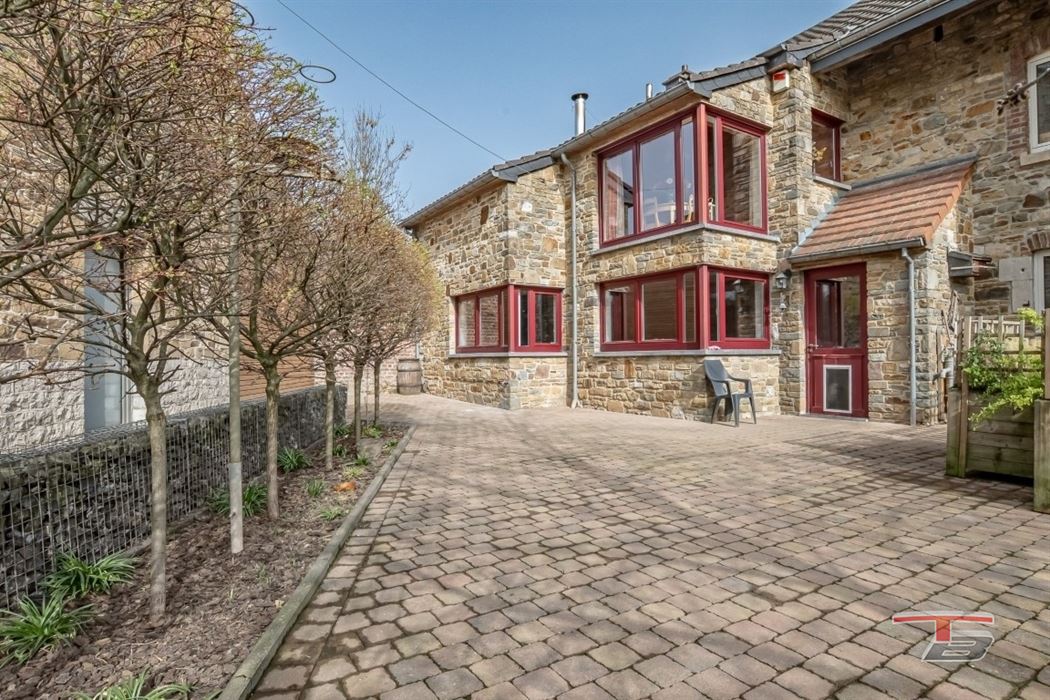 Maison de caractère 5 chambres du début XXe avec spacieuse cour