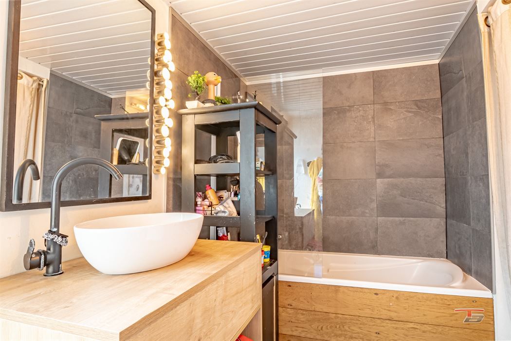 Maison 2 chambres avec cour dans une rue calme du centre ville