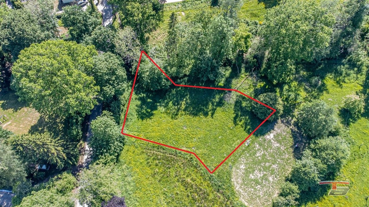 Terrain à bâtir libre de constructeur dans les hauteurs de Ster