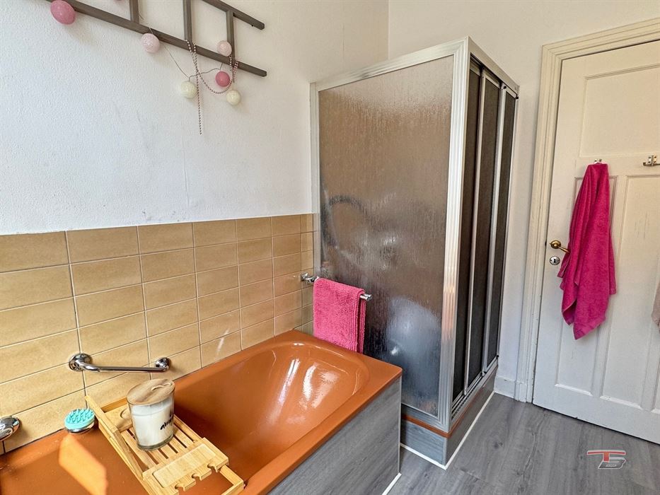 Immeuble de rapport de 3 appartements avec terrasse et jardin