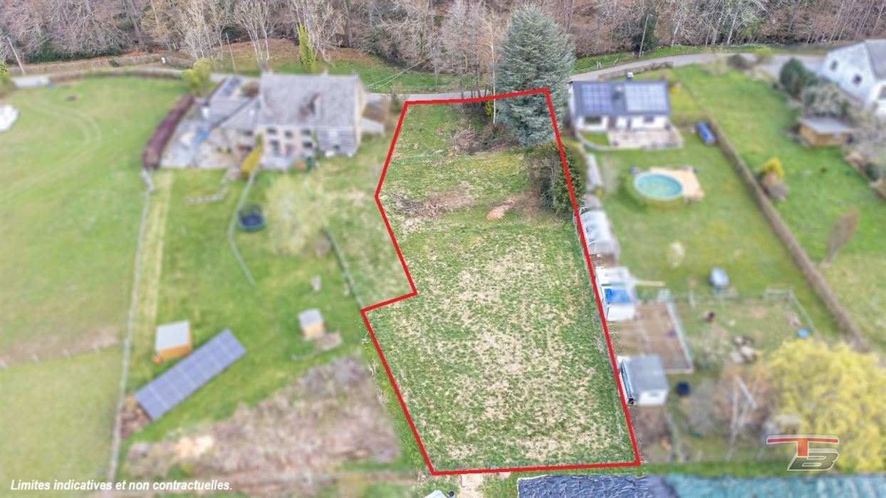 Terrain avec permis pour 2 maisons dans un quartier calme et prisé de Nivezé
