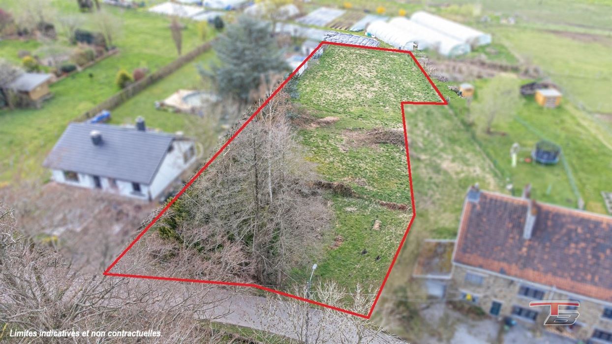 Terrain avec permis pour 2 maisons dans un quartier calme et prisé de Nivezé