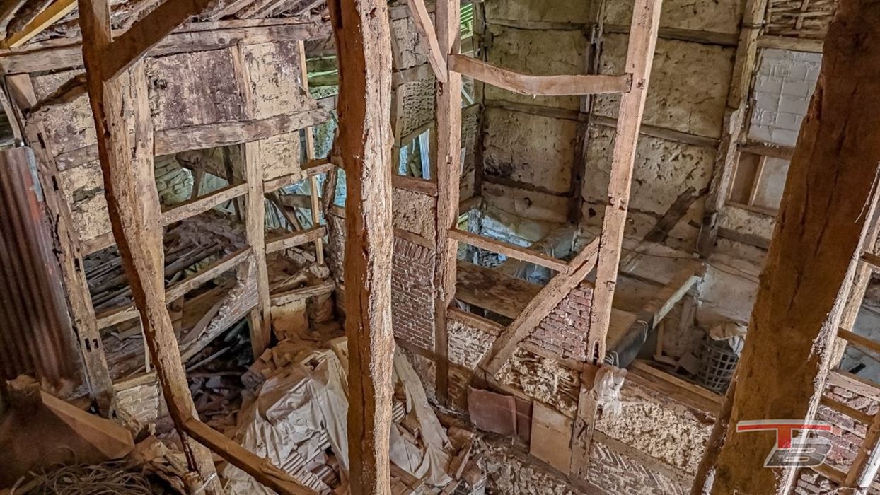 Spacieuse ferme à colombage au coeur du hameau de Roanne