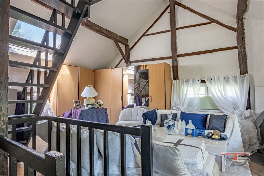 Spacieuse ferme à colombage au coeur du hameau de Roanne