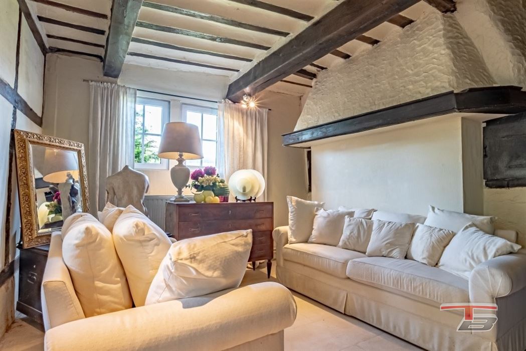 Spacieuse ferme à colombage au coeur du hameau de Roanne