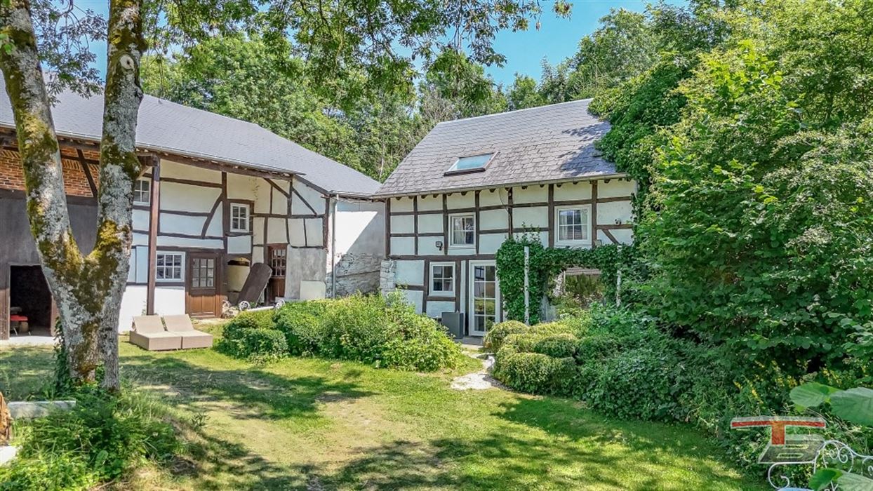 Spacieuse ferme à colombage au coeur du hameau de Roanne