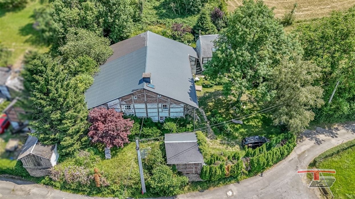 Spacieuse ferme à colombage au coeur du hameau de Roanne