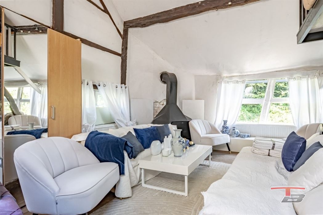 Spacieuse ferme à colombage au coeur du hameau de Roanne
