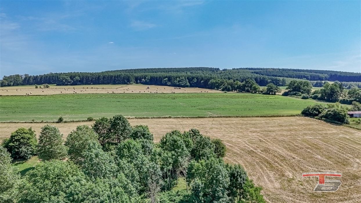 Spacieuse ferme à colombage au coeur du hameau de Roanne