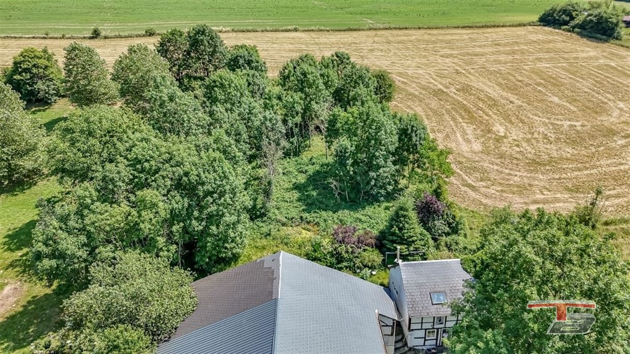 Spacieuse ferme à colombage au coeur du hameau de Roanne