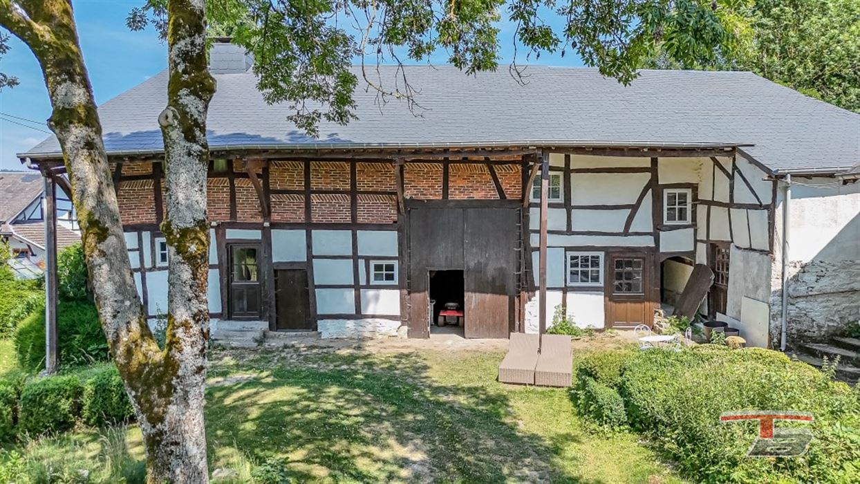 Spacieuse ferme à colombage au coeur du hameau de Roanne