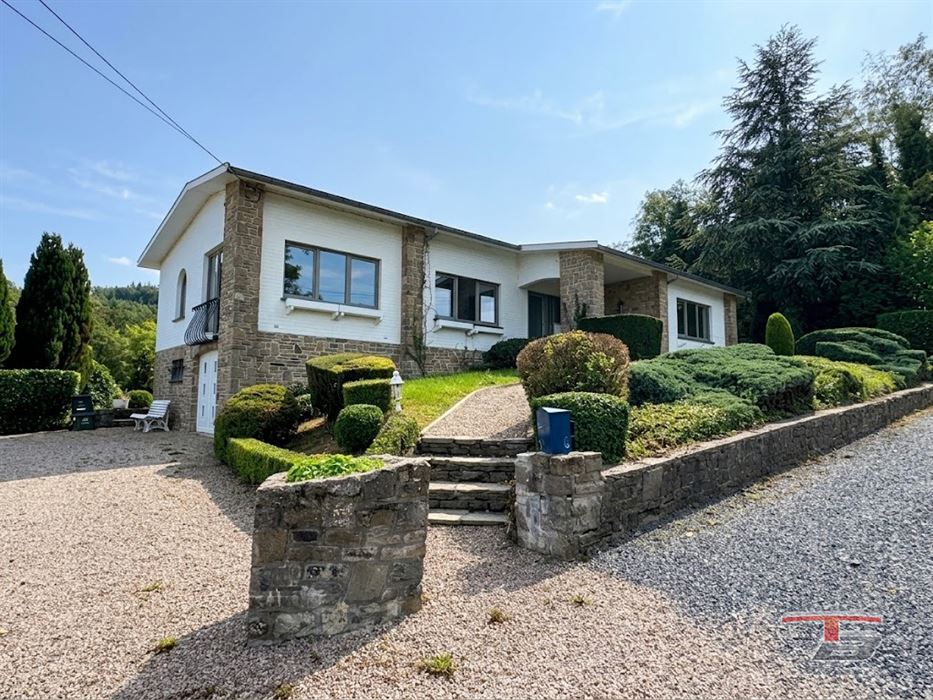 Maison unifamiliale de 105 m² avec garage et jardin