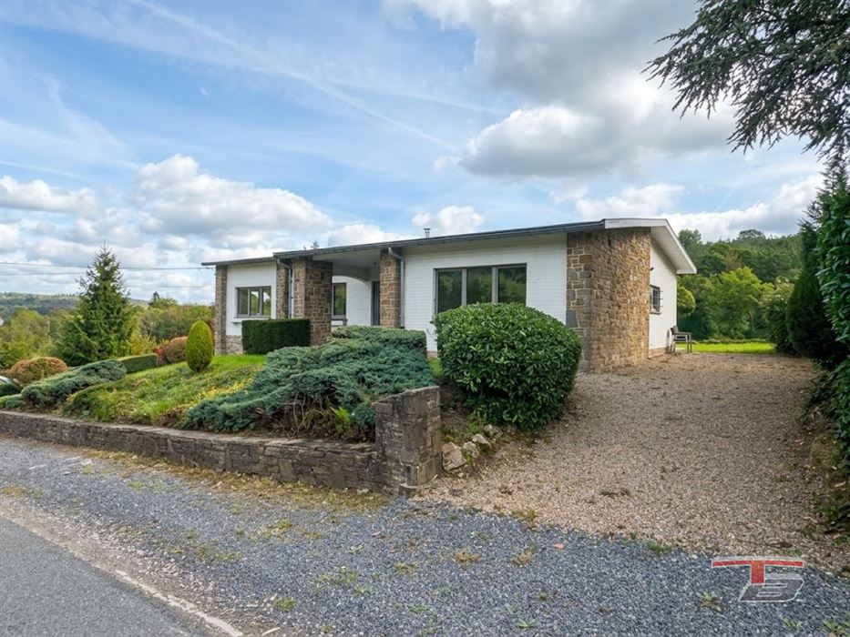 Maison unifamiliale de 105 m² avec garage et jardin