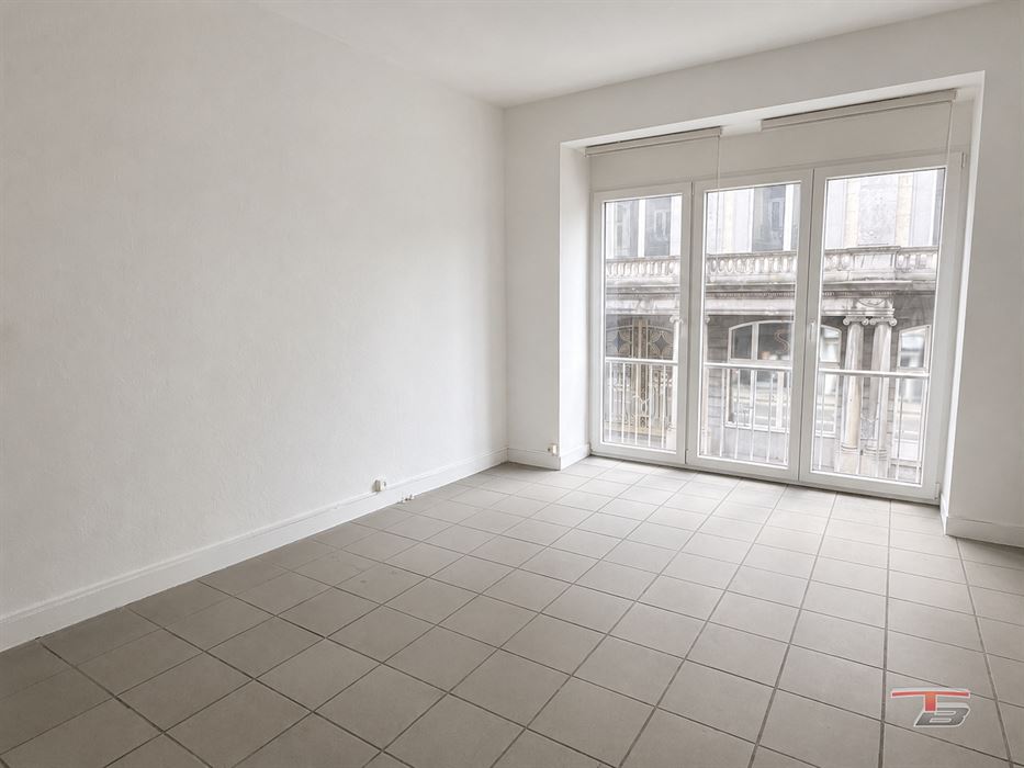 Maison de commerce avec surface commerciale sur l'avenue principale