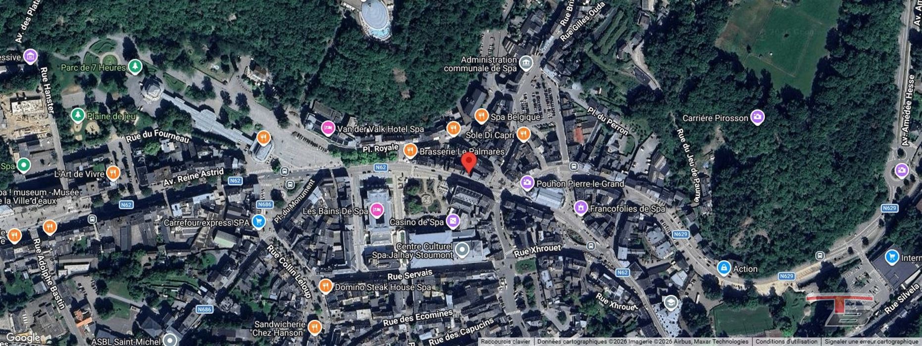 Maison de commerce avec surface commerciale sur l'avenue principale