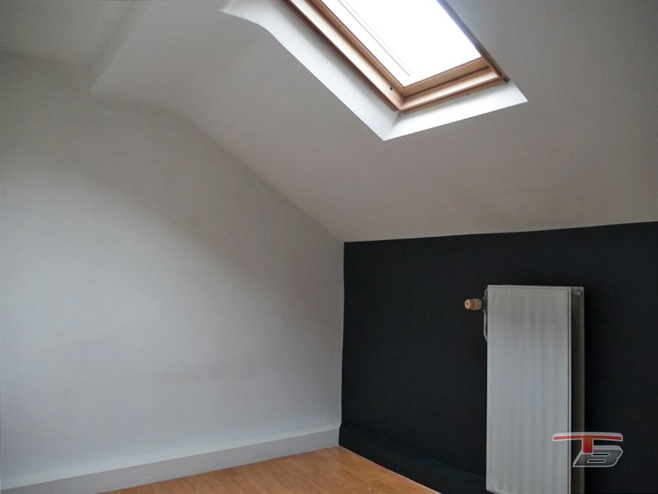 Immeuble de rapport mixte (commerce+ 2 apparts) situé au centre-ville.