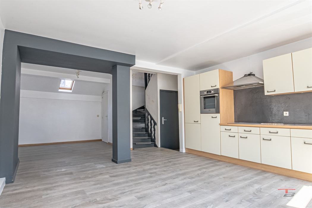 Immeuble de rapport mixte (commerce+ 2 apparts) situé au centre-ville.